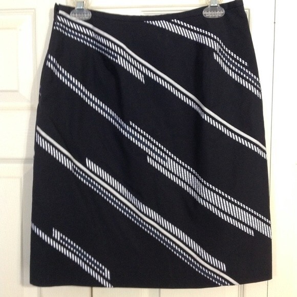 ANN TAYLOR Lyocell Size 8 Navy Blue White Rick Rack Asymmetrical Ribbon Stretch - Picture 3 of 5